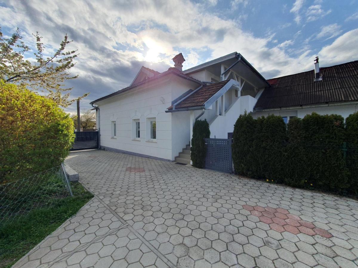 Charming Apartment Mila In Privat House With Free Parking Ljubljana Exterior foto